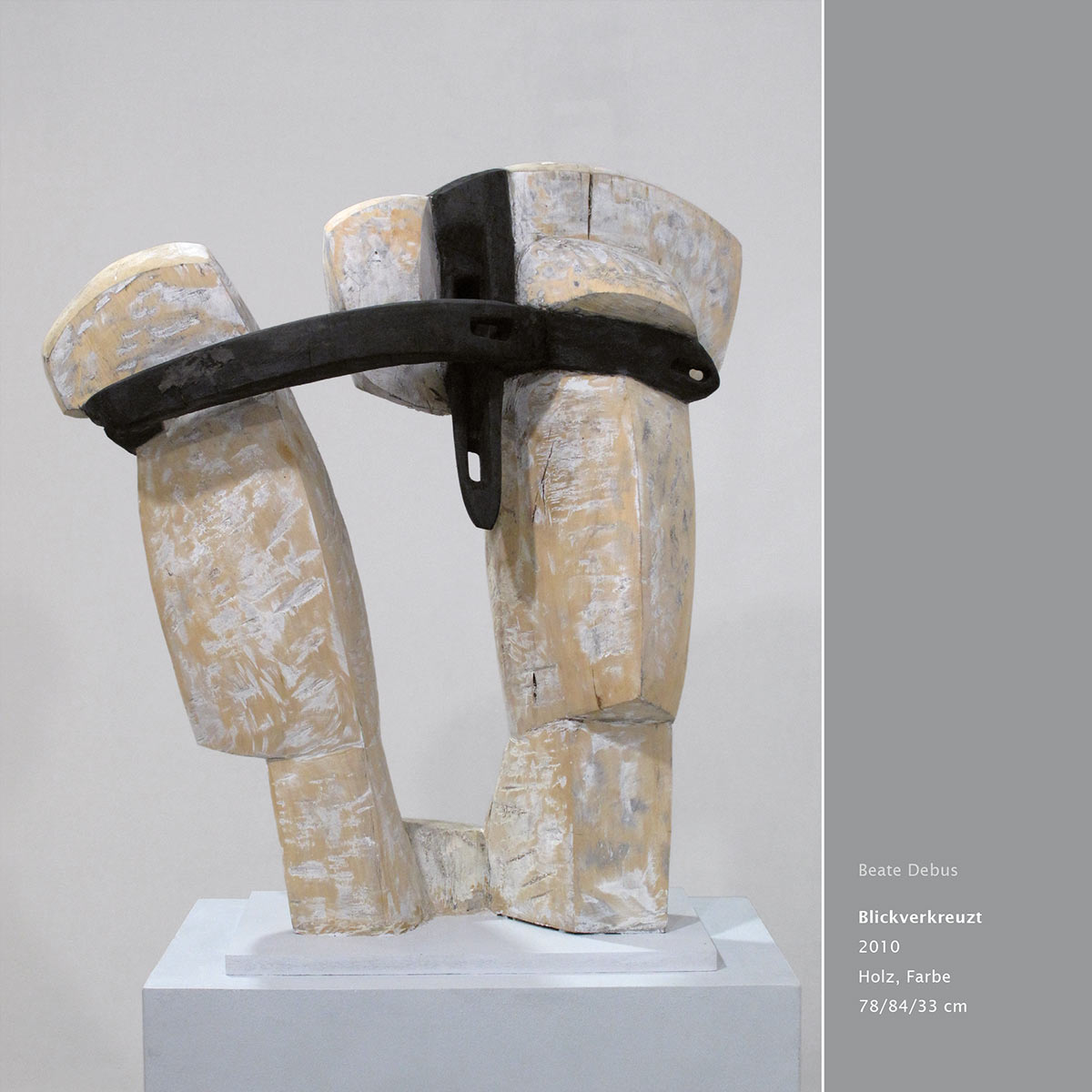 "Blickverkreuzt" . Holzskulptur . Beate Debus "Köpfe Masken" Grafik Relief Skulptur . 2011