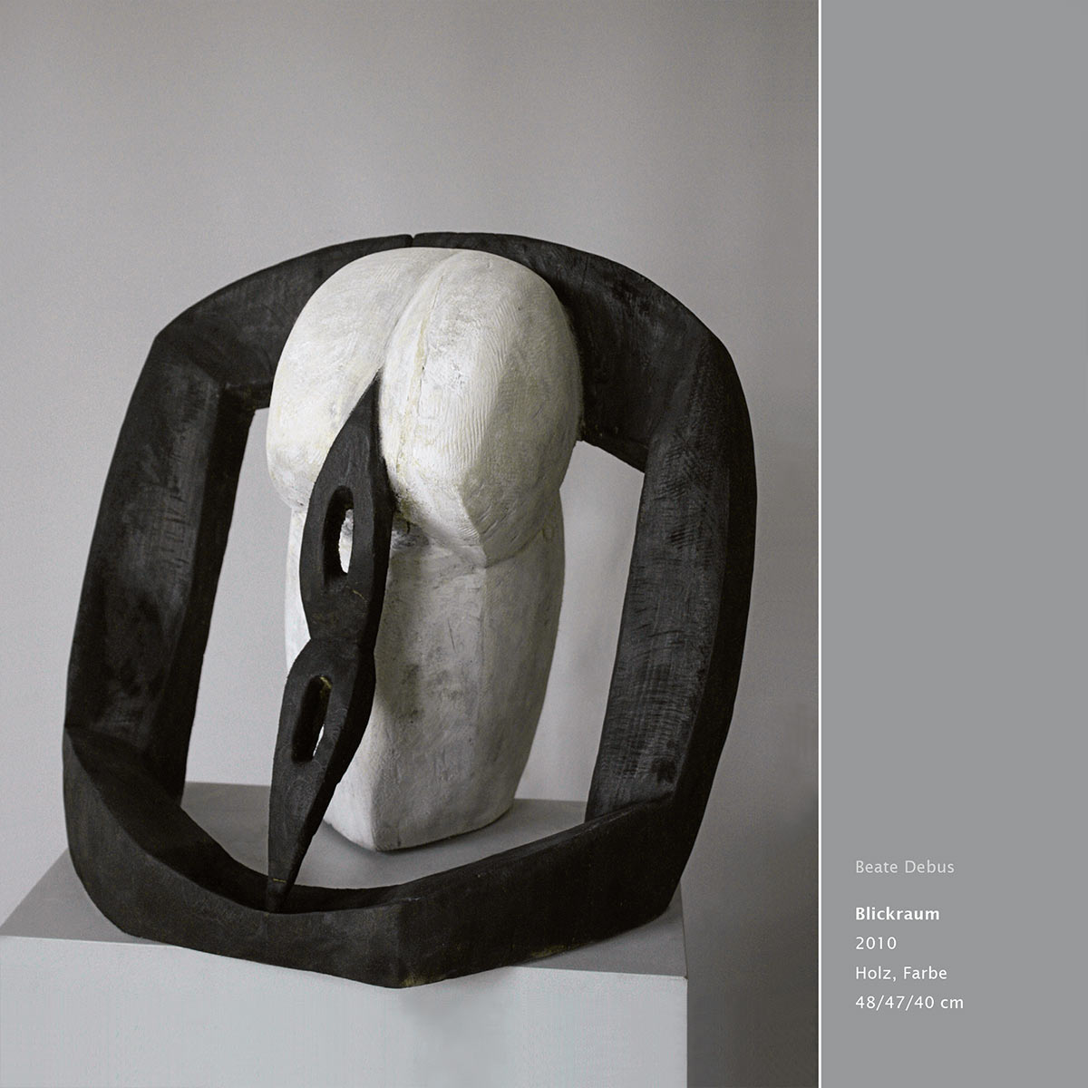 "Blickraum" . Holzskulptur . Beate Debus "Köpfe Masken" Grafik Relief Skulptur . 2011