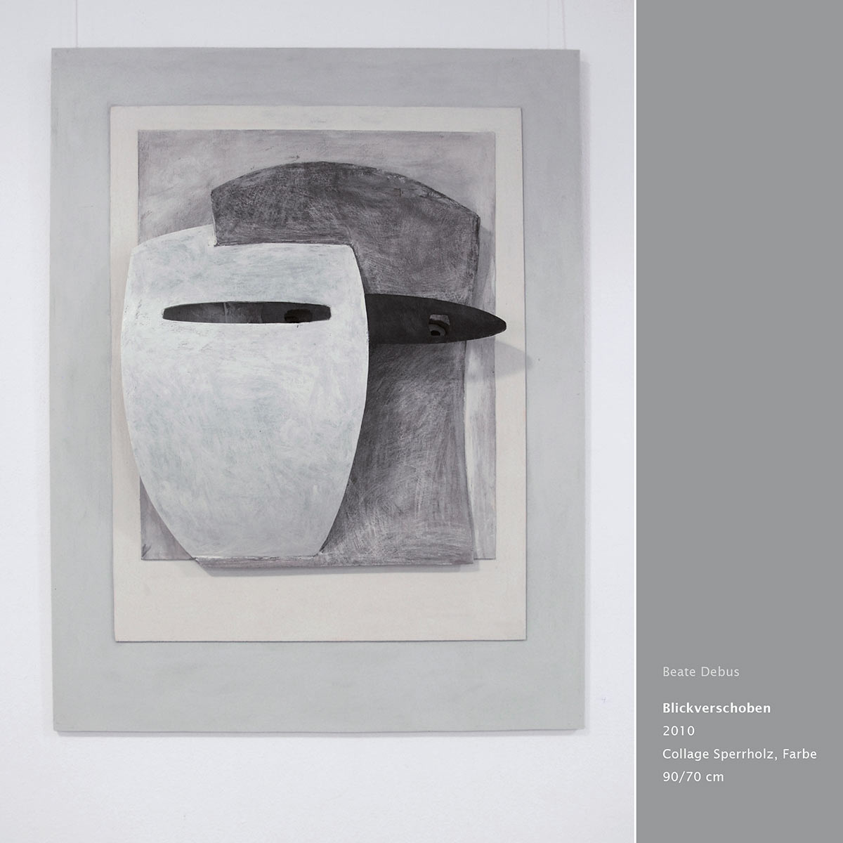 "Blickverschoben" . Holzrelief . Beate Debus "Köpfe Masken" Grafik Relief Skulptur . 2011