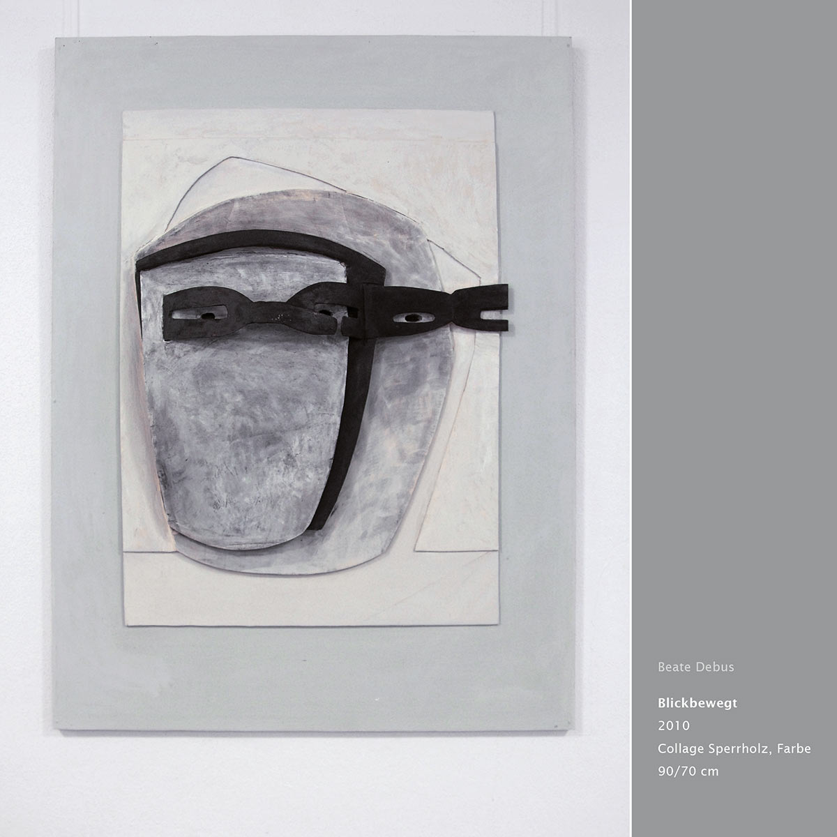 "Blickbewegt" . Holzrelief . Beate Debus "Köpfe Masken" Grafik Relief Skulptur . 2011