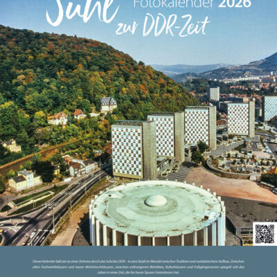 Fotokalender 2026: Suhl zur DDR-Zeit: Titelblatt (Foto: Gerd Manig, Repro: Jens Gutberlet, Quelle: Sammlung Manig/Gutberlet, Gestaltung: Designakut)